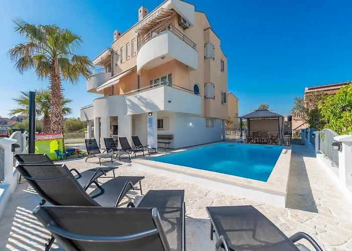بيت للعطل Family Friendly House With A Swimming Pool Privlaka, Zadar - 23642 *