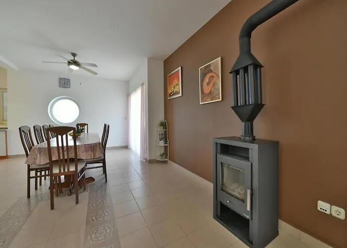 بيت للعطل Family Friendly House With A Swimming Pool Privlaka, Zadar - 23642 بريفلاكا