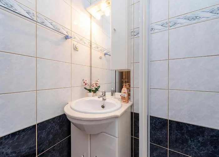 بيت للعطل Family Friendly House With A Swimming Pool Privlaka, Zadar - 23642