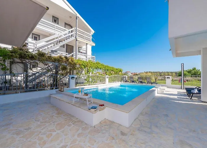 Family Friendly House With A Swimming Pool Privlaka, Zadar - 23642 * بريفلاكا
