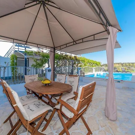 Prázdninový dům Family Friendly House With A Swimming Pool Privlaka, Zadar - 23642
