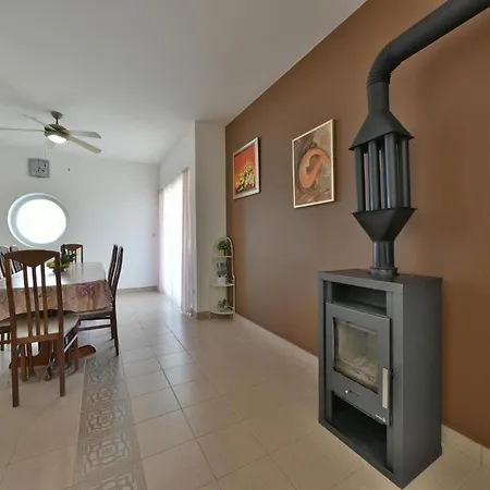 Prázdninový dům Family Friendly House With A Swimming Pool Privlaka, Zadar - 23642 Privlaka (Zadar)