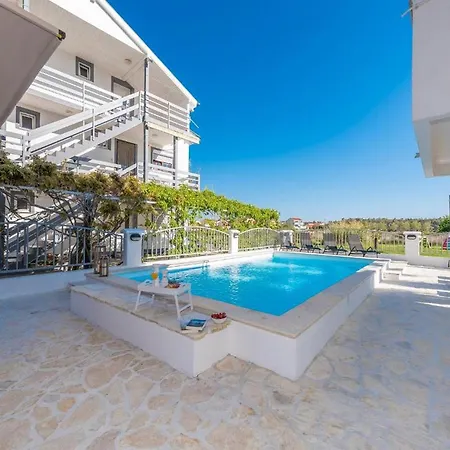 Family Friendly House With A Swimming Pool Privlaka, Zadar - 23642 * Privlaka (Zadar)